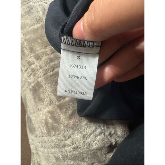 Loose fit v neck flutter sleeve short dress Black S - Picture 7 of 7